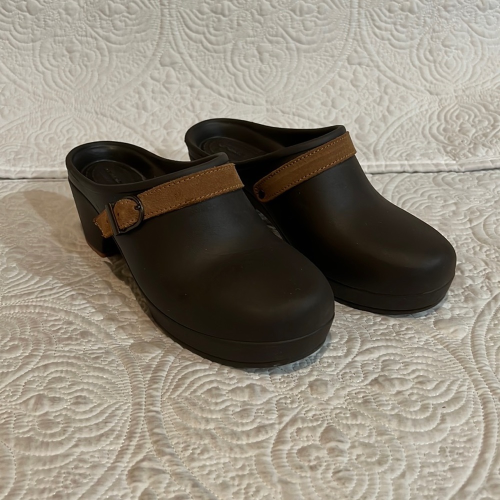 Crocs Sarah mule clog in expression, size 6‎